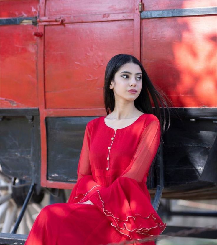 Black_and_Red_-_Mataish-7990424