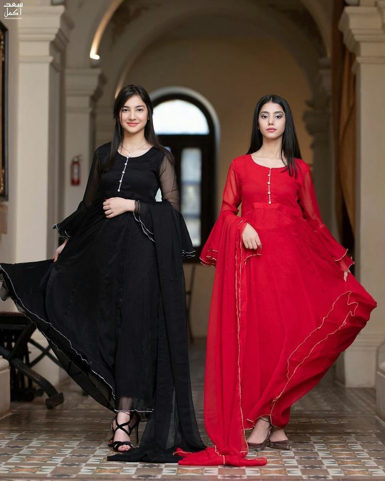 Black_and_Red_-_Mataish-7990424