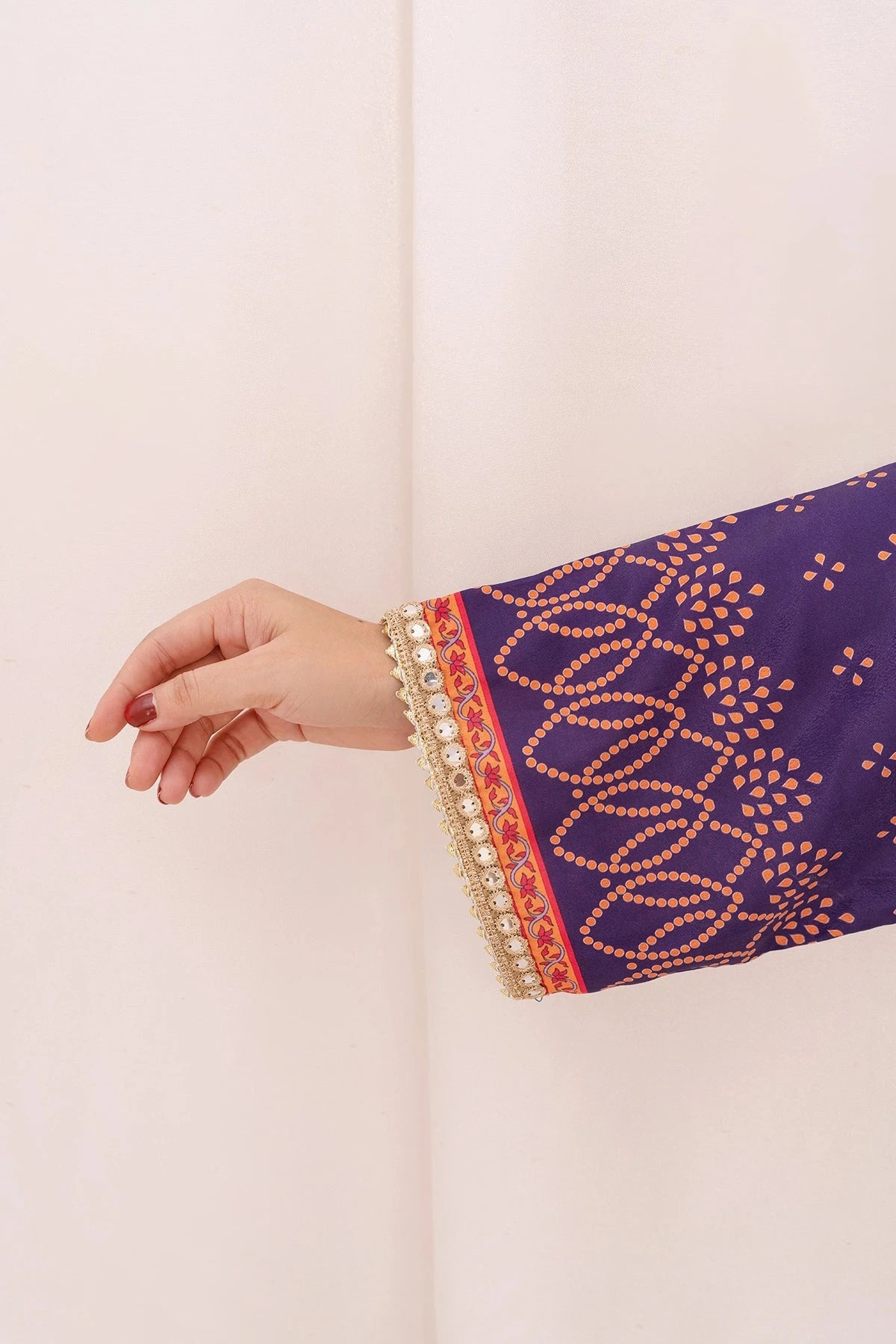 Meher_Gul_-_Mataish-8516666