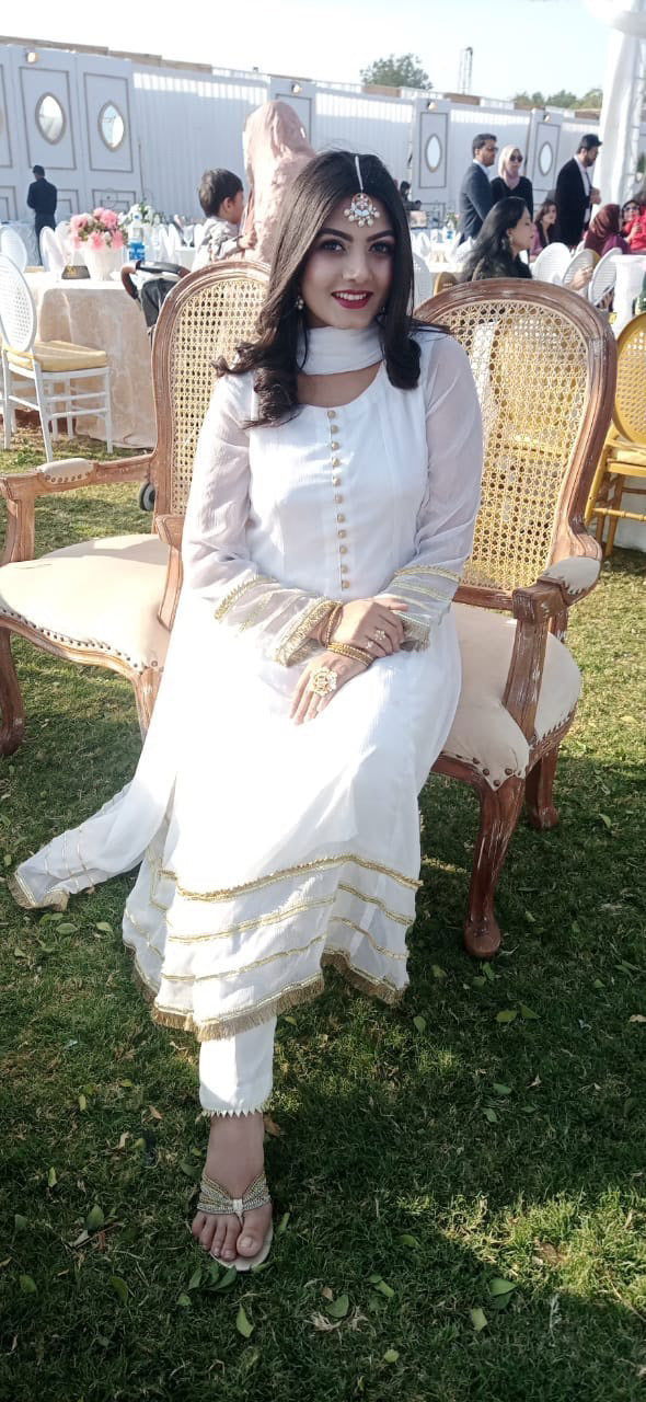 Pale_white_-_Mataish-7990192