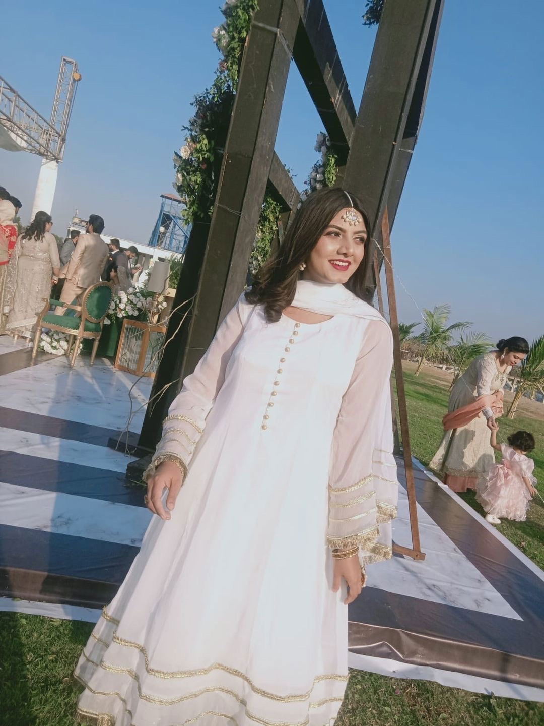 Pale_white_-_Mataish-7990192
