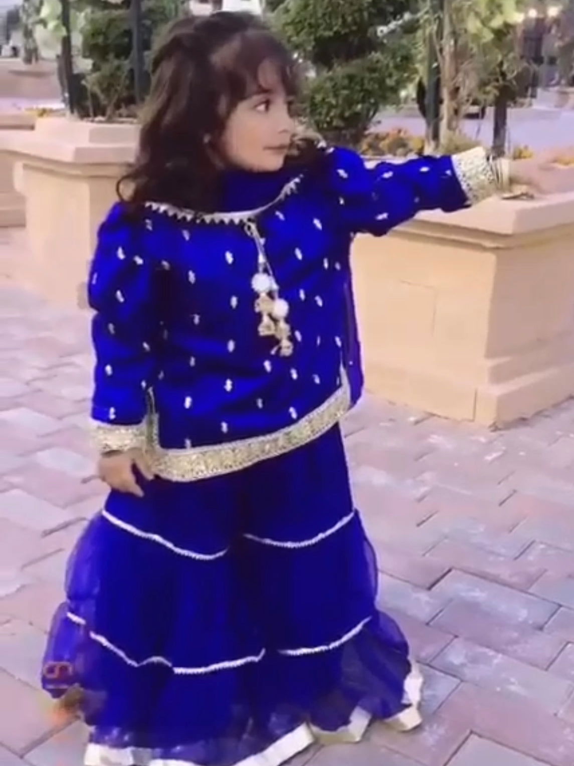 Royal_Blue_Flair_Gararah_-_Mataish-8516484
