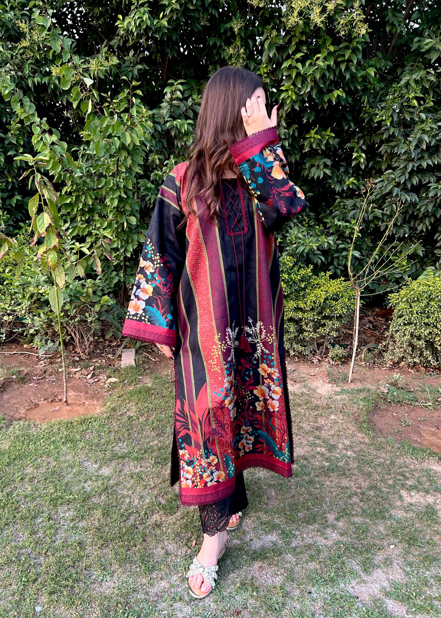 Sehrish_Kanwal_New_Summer_Lawn_Embroidered_Printed_Kaftan_Style_Black_2_Piece_Dress