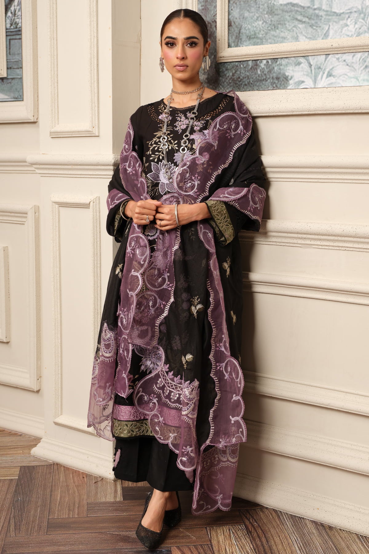 Surkhru-S-26-Unstitched-Embroidered-Lawn-3pc-Kleren-28746414948535