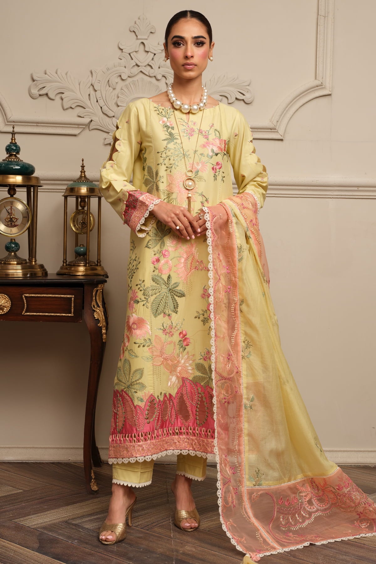 Surkhru-S-28-Unstitched-Embroidered-Lawn-3pc-Kleren-28746419142839