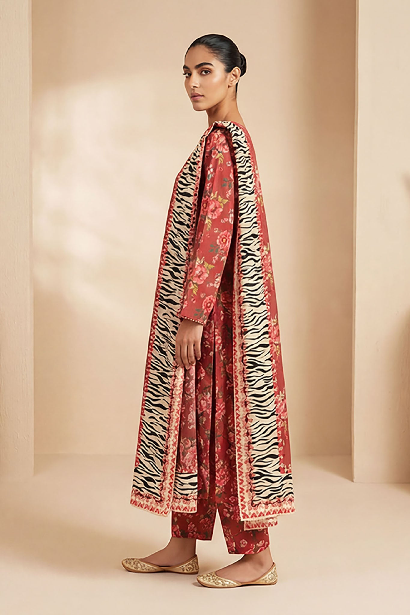 Vasl-D-35-Unstitched-Printed-Lawn-3PC-Kleren-35350305800375