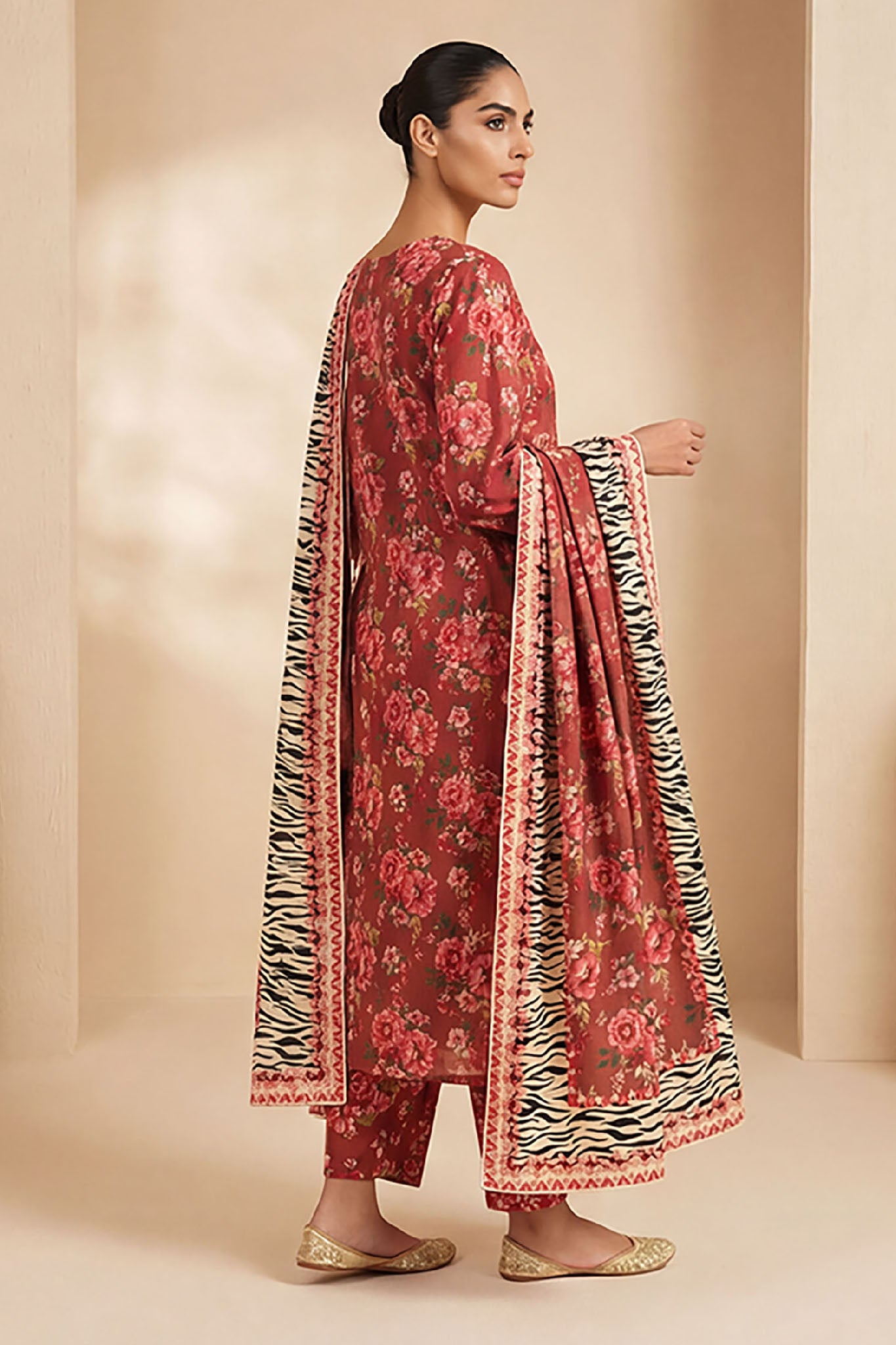 Vasl-D-35-Unstitched-Printed-Lawn-3PC-Kleren-35350306062519