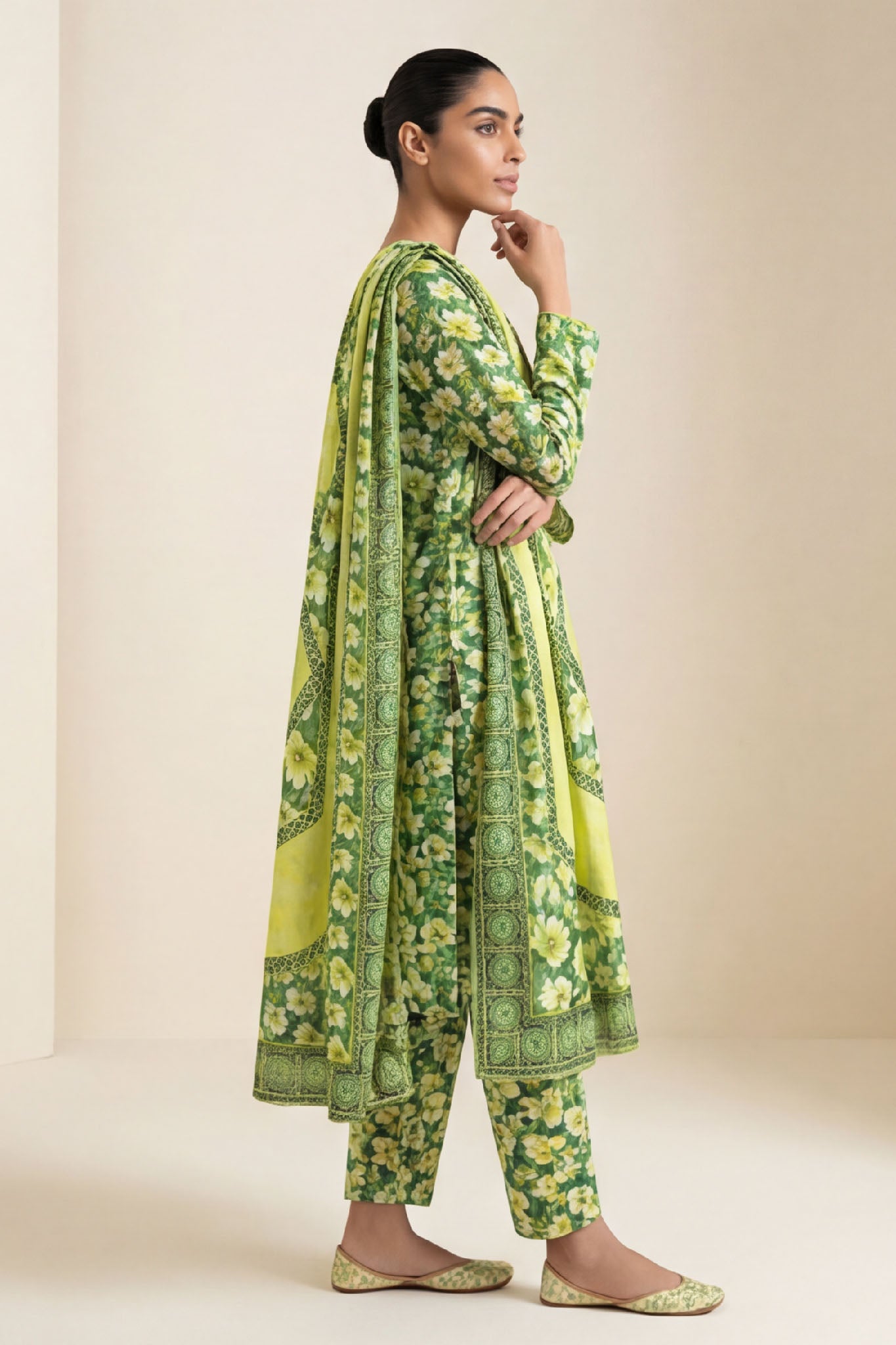Vasl-D-36-Unstitched-Printed-Lawn-3PC-Kleren-35350310879415